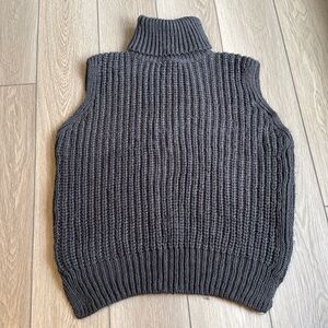 H&M Gray Knit Sleeveless Tunic